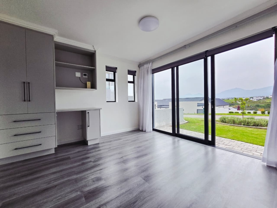 4 Bedroom Property for Sale in Kingswood Golf Estate Western Cape